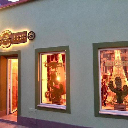 Apartments Friendly Family In The City Center Ceske Budejovice Exterior foto